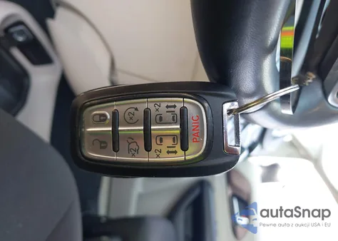 2022 Chrysler Voyager Lx z USA, uszkodzony, nr VIN 2C4RC1CG8NR235711